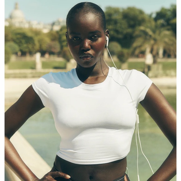ALO Yoga Crop Fitness Short Sleeve - Picture 1 of 13